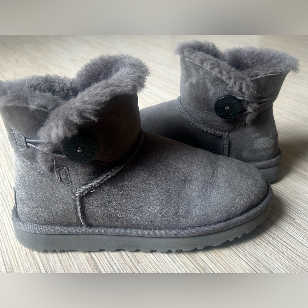 UGG Women's Gray Sheepskin Boots